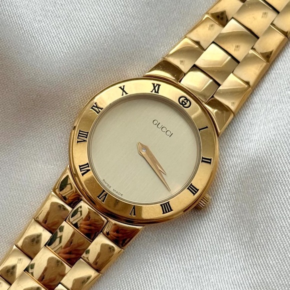 AUTHENTIC VINTAGE GUCCI GOLD WATCH - Picture 3 of 5